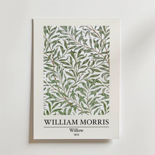 Bozetto William Morris Willow Poster visar en intrikat design av pilblad i grön toner, med "WILLIAM MORRIS Willow 1872" tryckt under konstverket på en vit bakgrund.