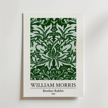 William Morris Brother Rabbit Poster by Bozetto har ett grönt och vitt blommönster från 1882, med intrikata blad och stiliserade blommor i en harmonisk, symmetrisk design.