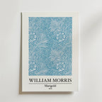 Bozetto William Morris Marigold Poster föreställer Morris Marigold design från 1875 med tidlös skönhet och intrikat blå toner. Texten nedan lyder: WILLIAM MORRIS, Marigold, 1875.