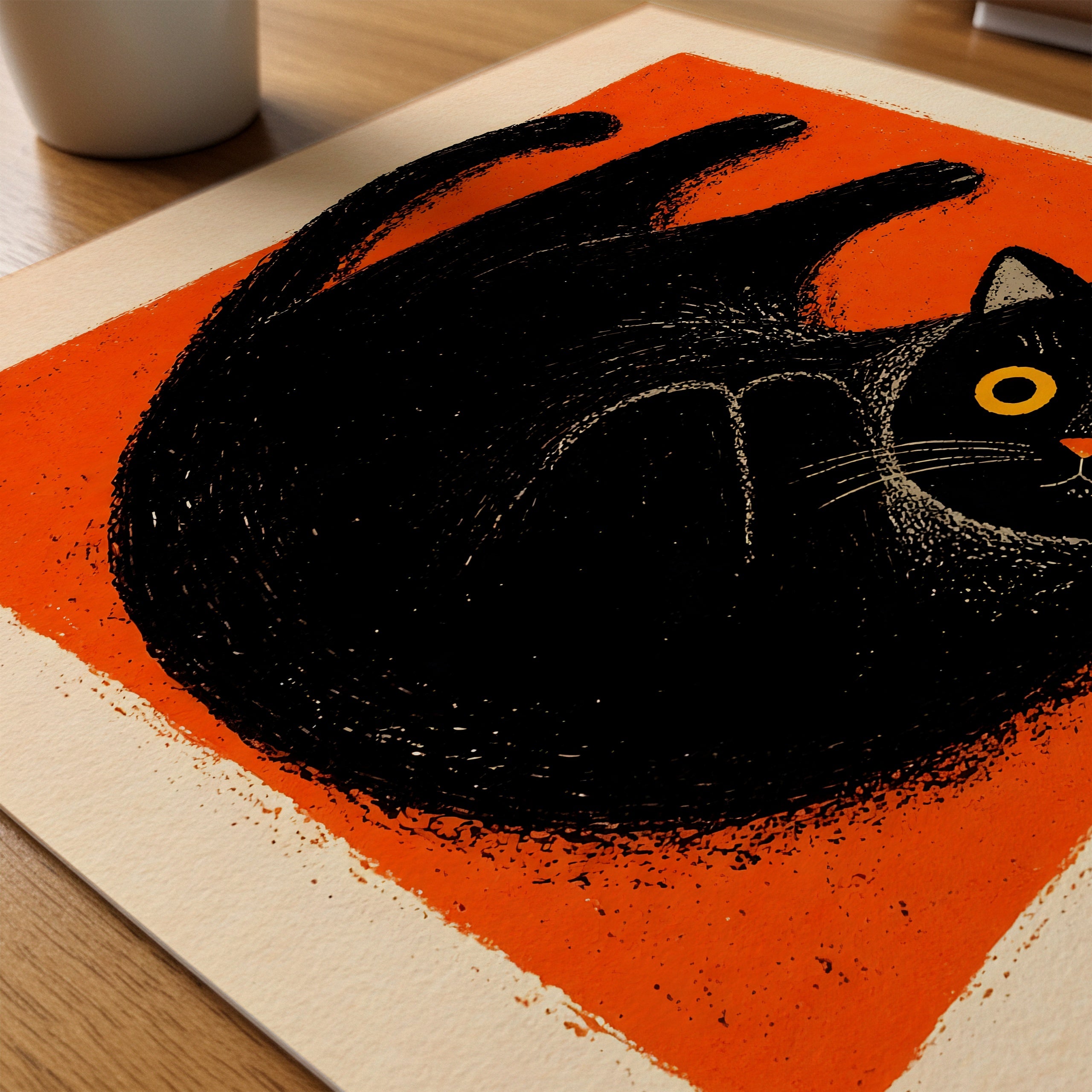 Curled Black Cat Poster på skrivbord - Bozetto