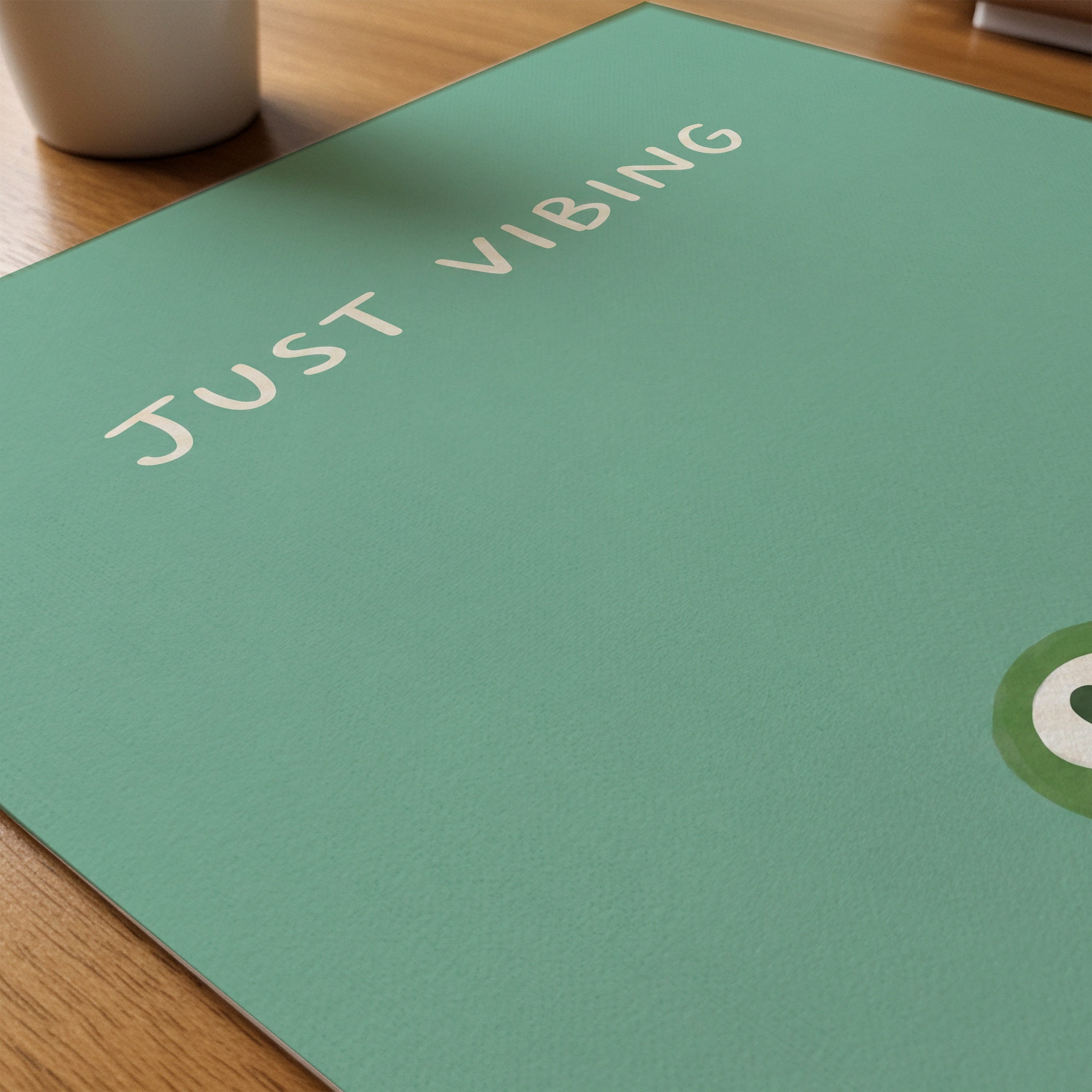 Just Vibing Frog Poster – närbild på papper