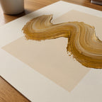 Ochre Curve Poster – närbild på papper