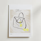 Everyday Ritual Poster by Bozetto visar en minimalistisk linjeteckning av en öppen tygväska med gula ovaler och handskriven text: "find joy in the simple things-celebrating vardagens ritualer och hemmets estetik.