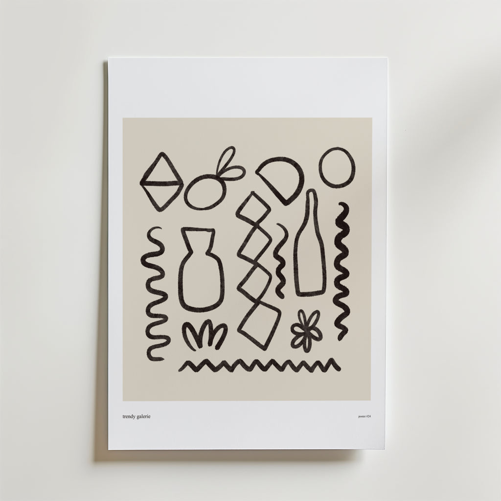 Bozetto Organic Rhythm Poster visar abstrakta svarta linjeteckningar av flaskor, vaser och former på en beige bakgrund som ger organiskt lugn och elegans till ditt rum, på en vit matta.